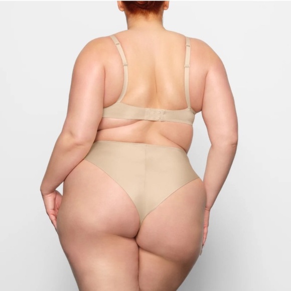 SKIMS WIRELESS BRA - Picture 10 of 10